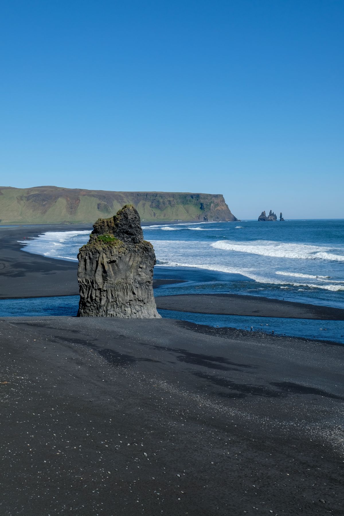 Dyrhólaey Viewpoint met zicht op zwart strand