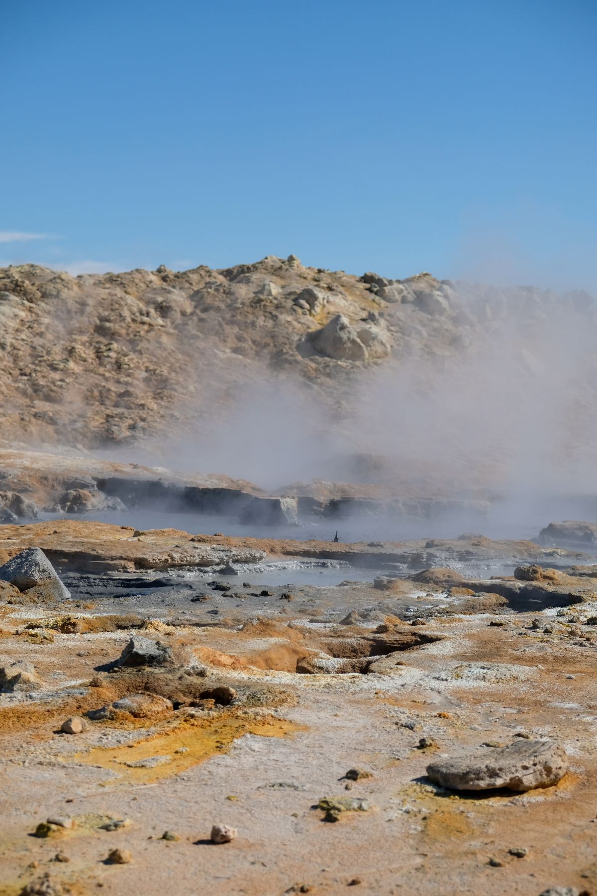 Hverir geothermisch gebied in IJsland langs de Diamond Circle