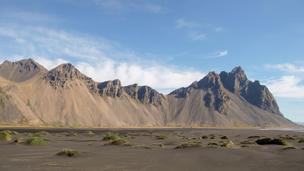 Stokksnes strand met uitzicht op de Vestrahorn berg