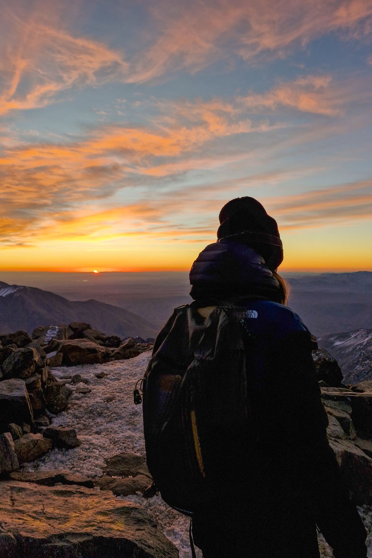 Zonsopgang op de Toubkal berg in Marokko