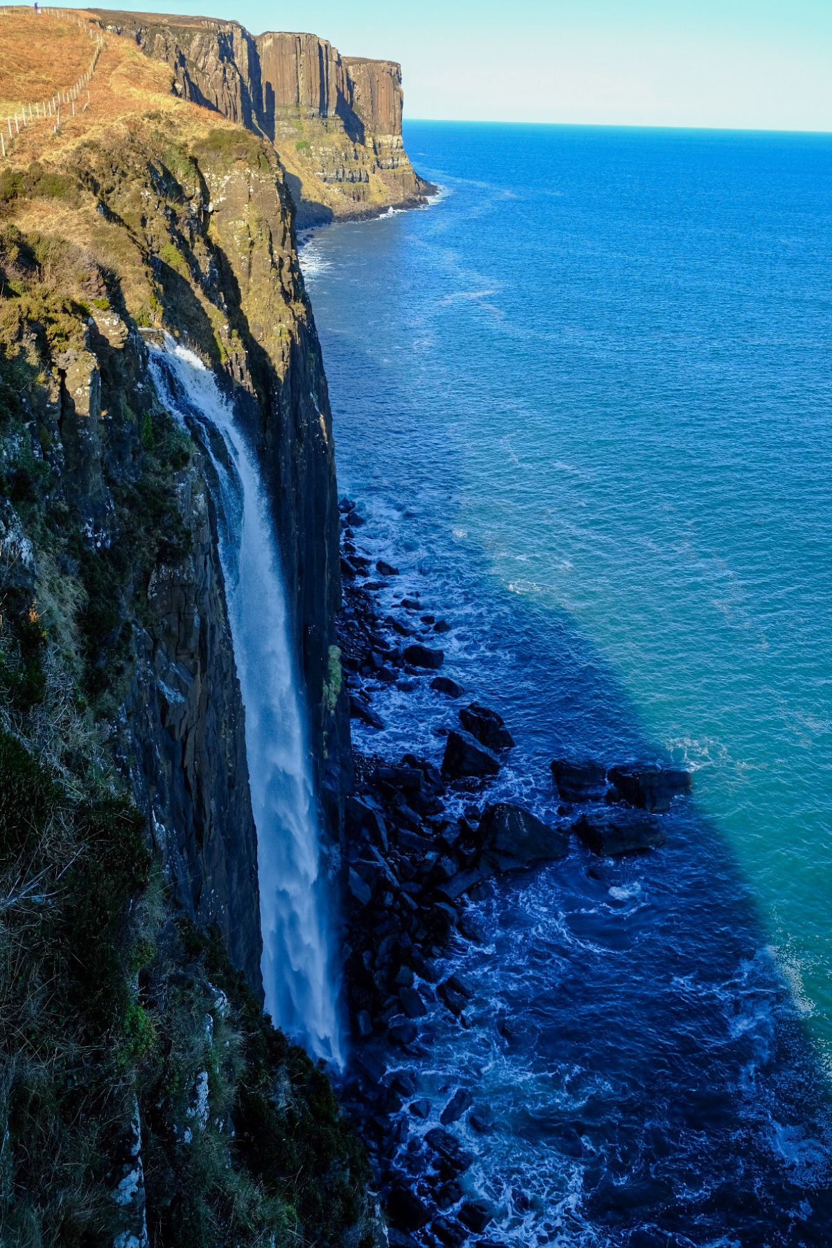 Mealt Falls waterval op Isle of Skye in Schotland aan Kilt Rock