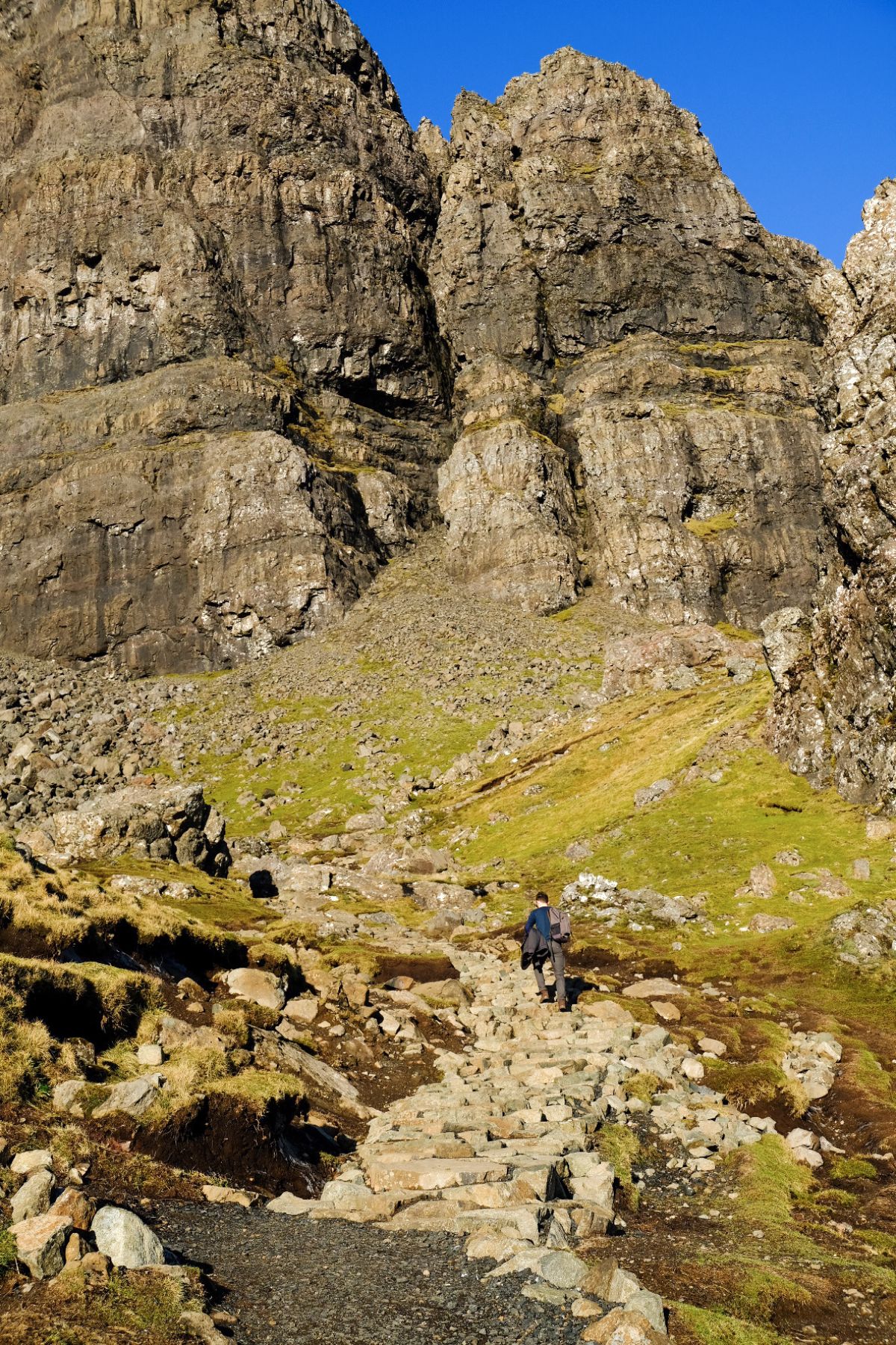 Old Man of Storr wandeling op Isle of Skye in Schotland