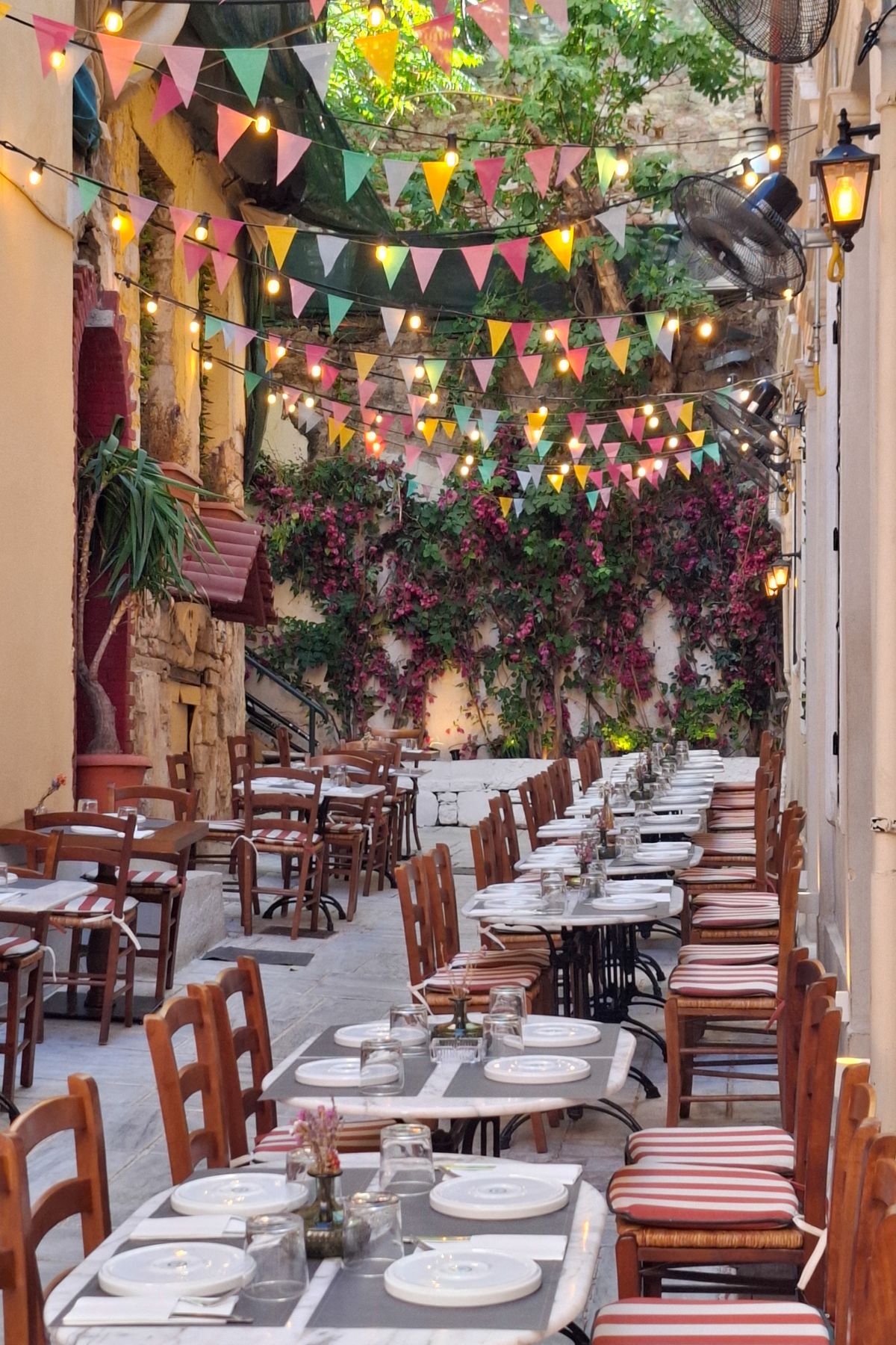 Restaurant in de Plaka wijk in Athene Griekenland