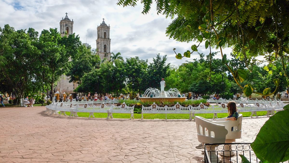 Parque Principal Francisco Cantón Rosado in Valladolid Mexico