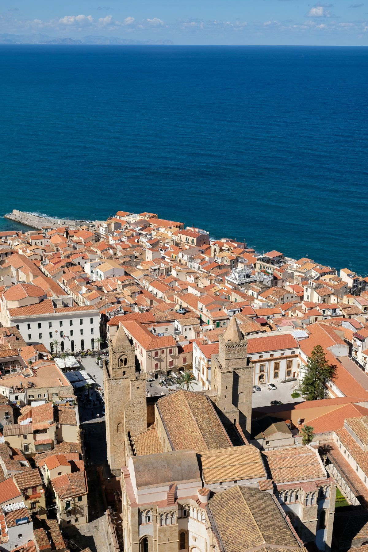 Uitzicht vanaf La Rocca in Cefalù
