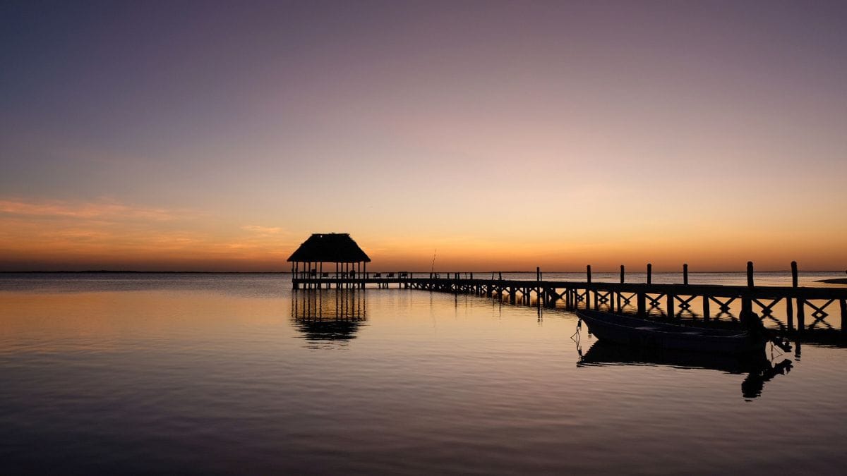 Zonsondergang bij Playa Punta Cocos op Isla Holbox