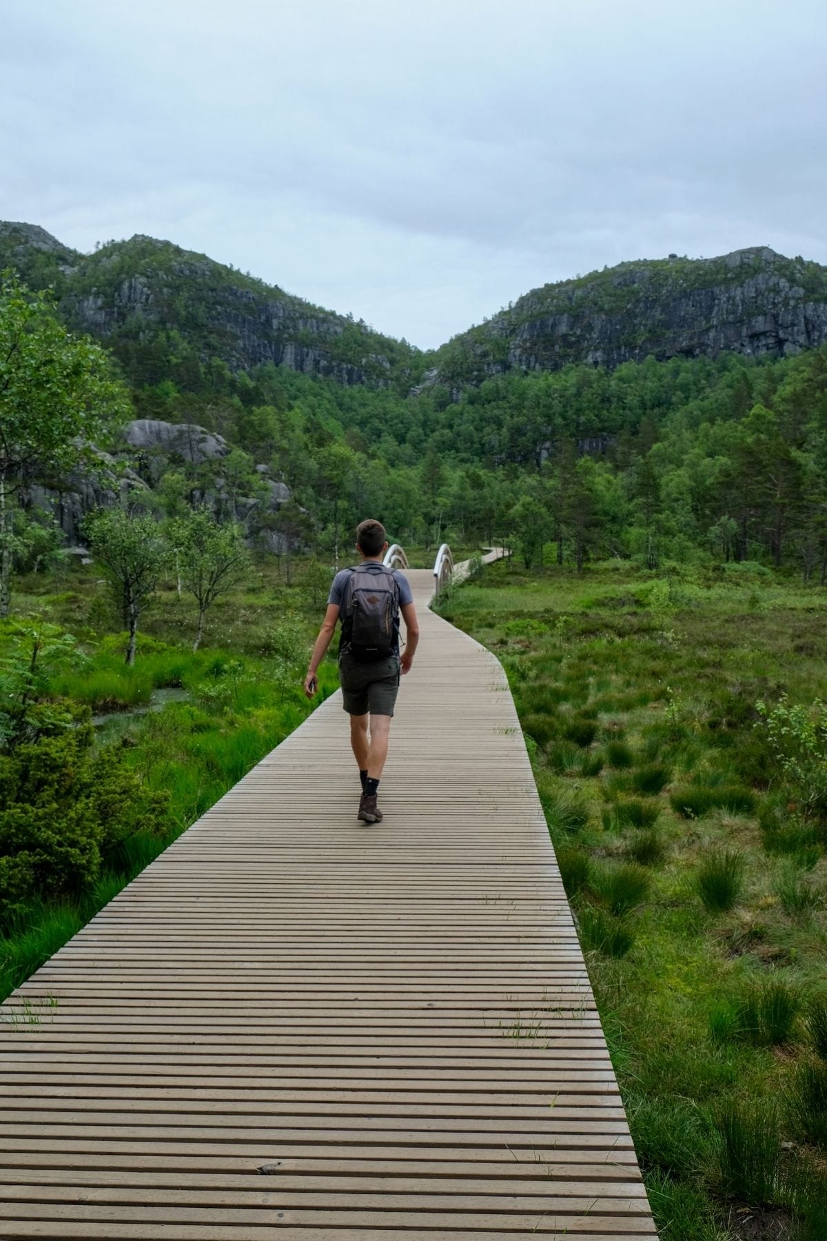 Wandelen naar de Preikestolen